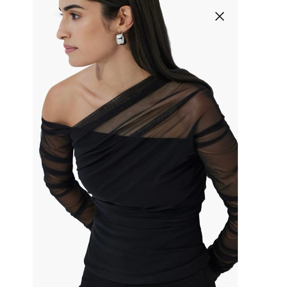 Elegant Black Off-Shoulder Blouse - Picture 3 of 8